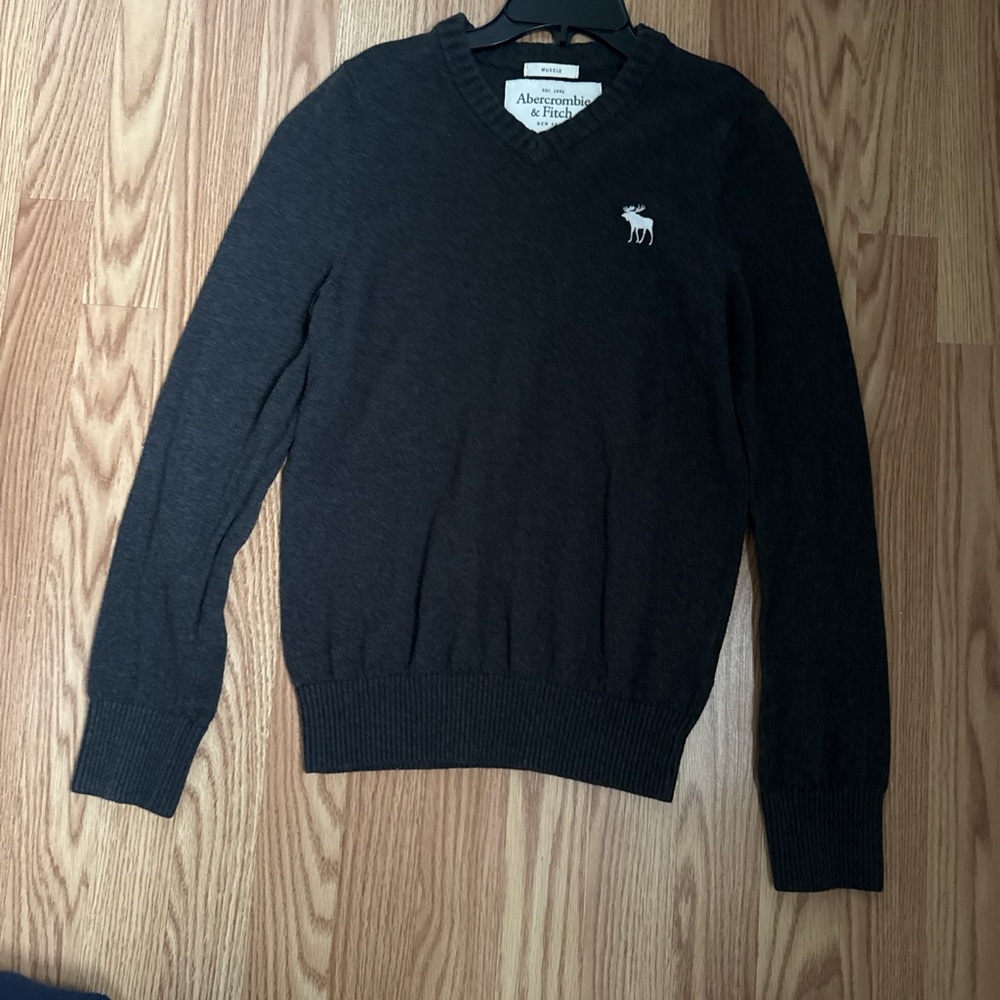 Abercrombie & Fitch Men's Charcoal V-Neck Sweater